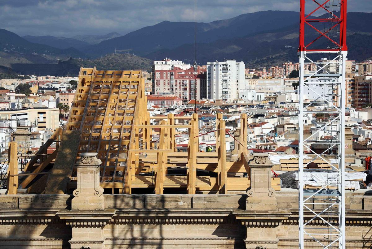 Vistas de la construcción de las cubiertas de la Catedral de Málaga.