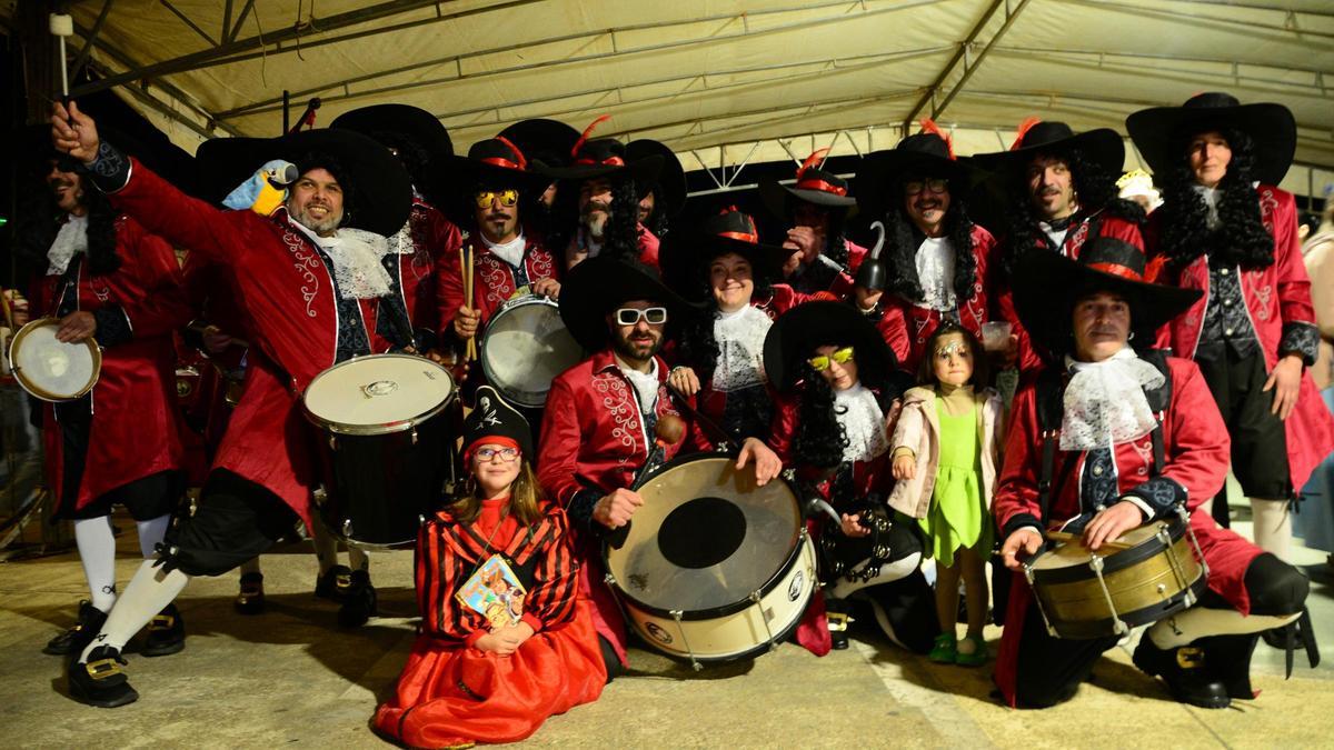 Abucheos a una edil en el carnaval de Cangas al defender a Iria Malvido de las críticas de una comparsa