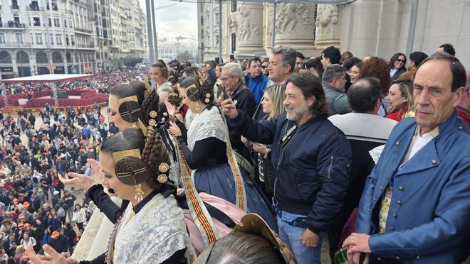Balcón del día 16: Enrique Arce lo pasó en grande