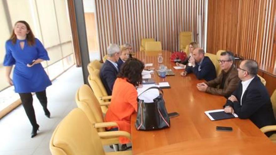 Los concejales socialistas durante una reunión de la Junta de Gobierno sin Guanyar ni Compromís.