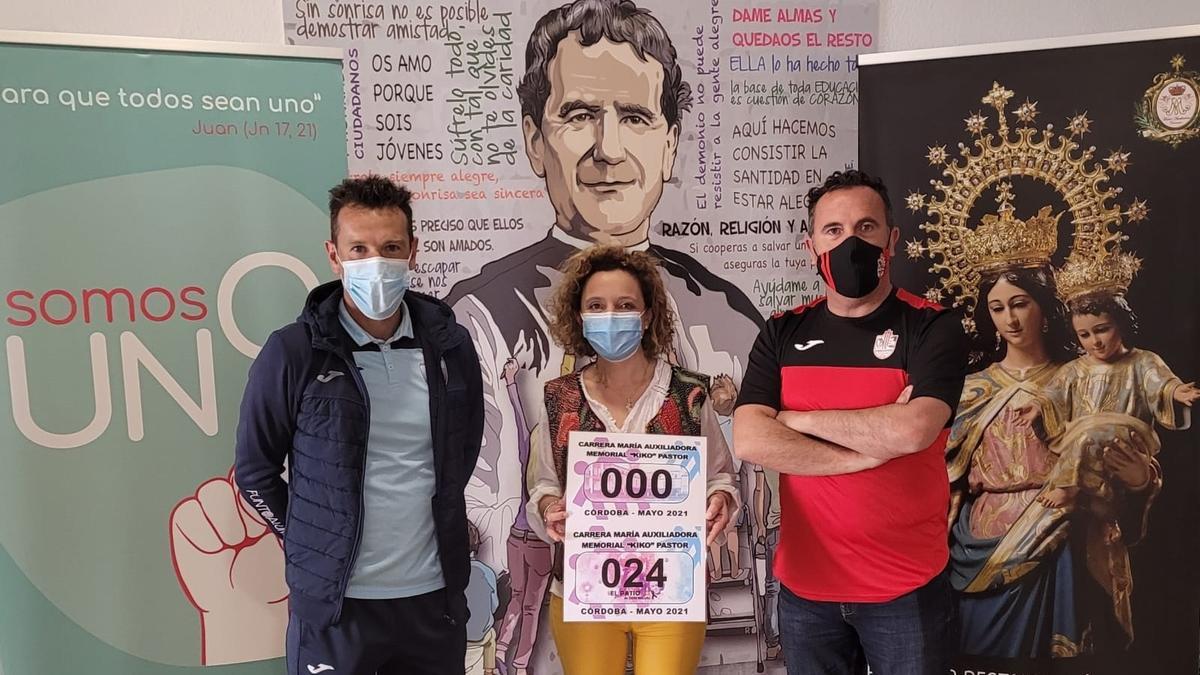 José Miguel Luque, Rosa María Bellido y Antonio Arellano, en la presentación de la Carrera María Auxiliadora.