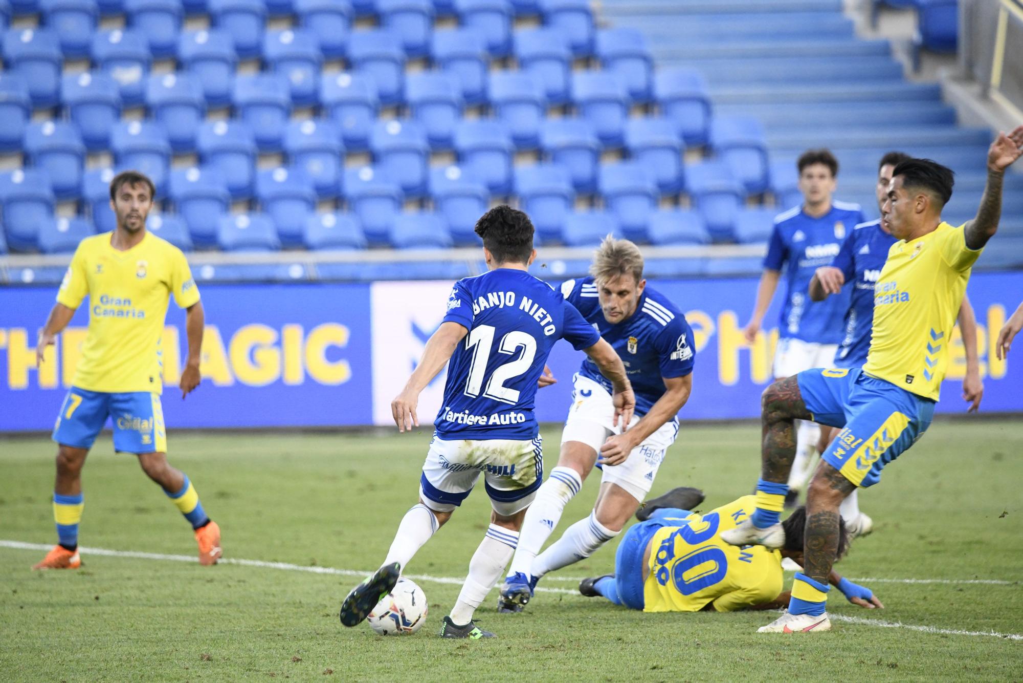 El partido del Oviedo, en imágenes