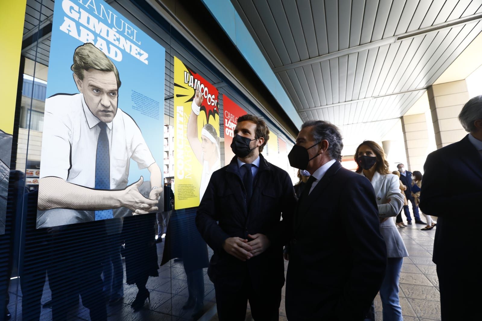 Pablo Casado visita la exposición de El Periódico de Aragón