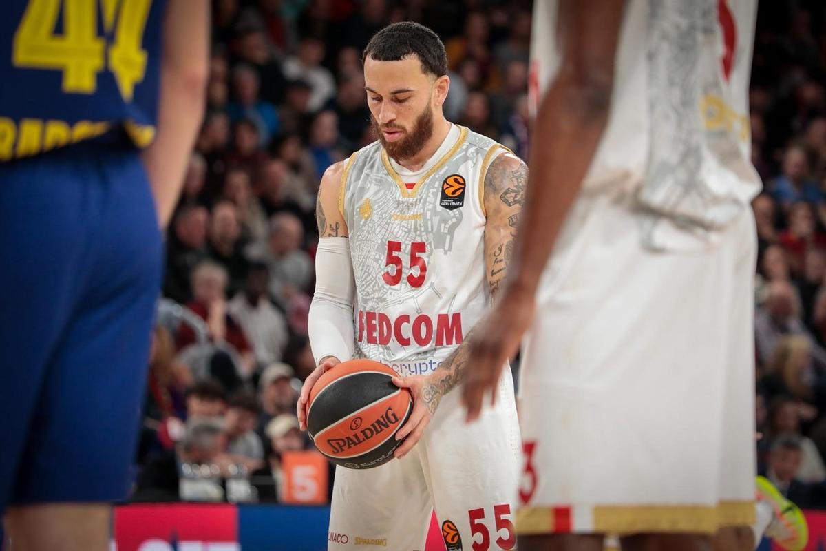 Mike James llevó en volandas al AS Mónaco en un dominio claro en la primera mitad