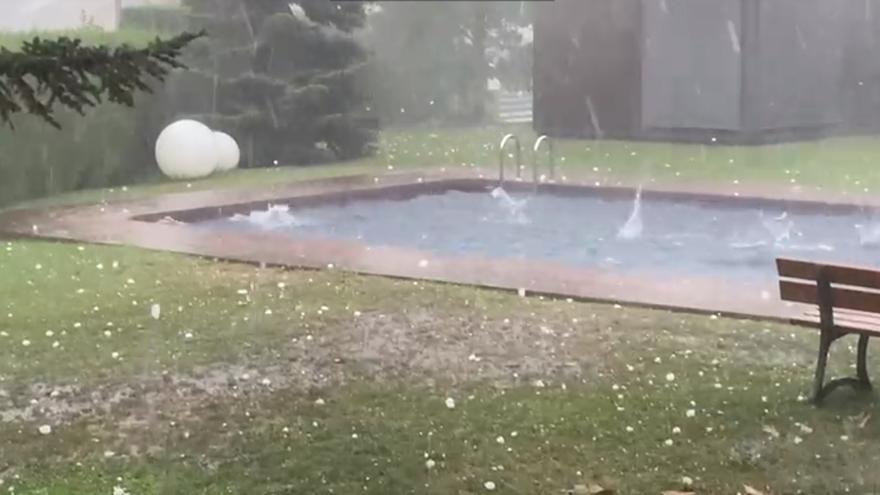 El temporal deixa calamarsa a Pineda de Bages