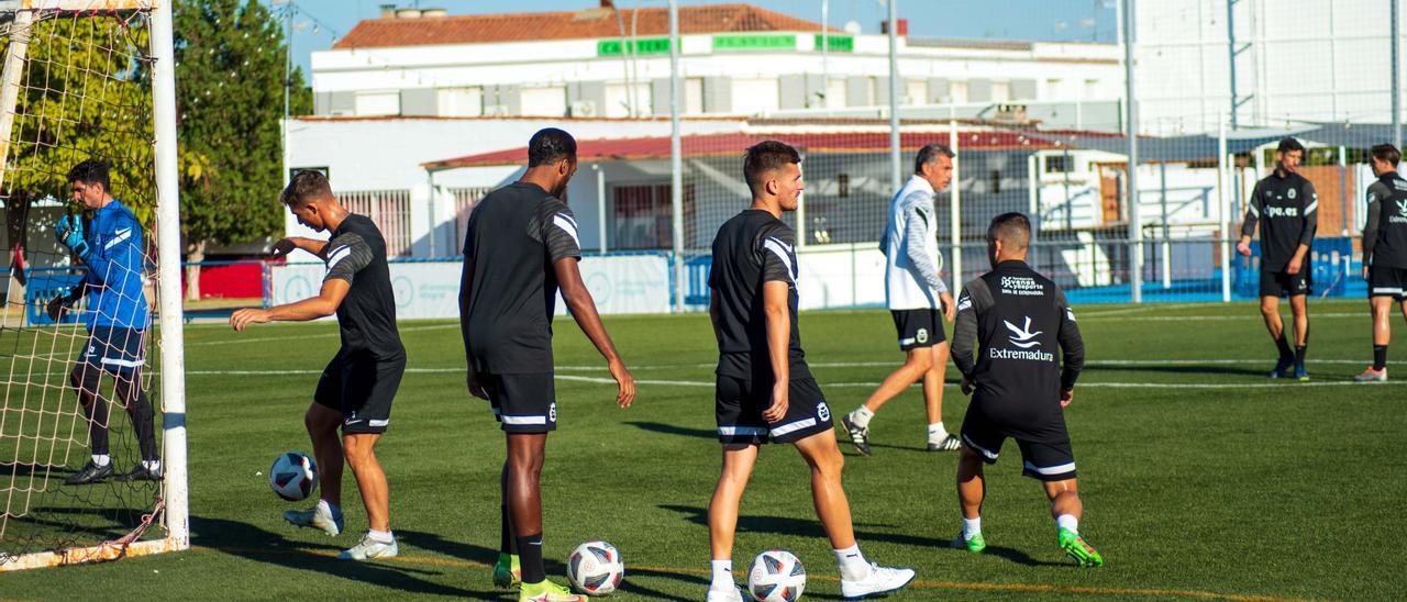 Uno de los últimos entrenamientos del Montijo antes de viajar a tierras madrileñas.