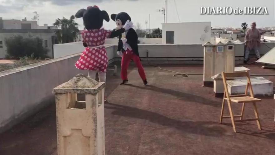 Mickey y Minnie animan las tardes de los más pequeños en Can Bonet