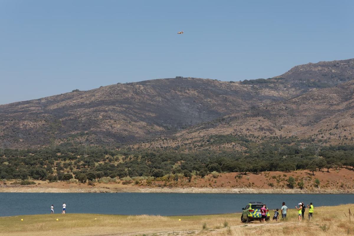 FOTOGALERÍA | Las imágenes del tercer día del incendio en Jarilla