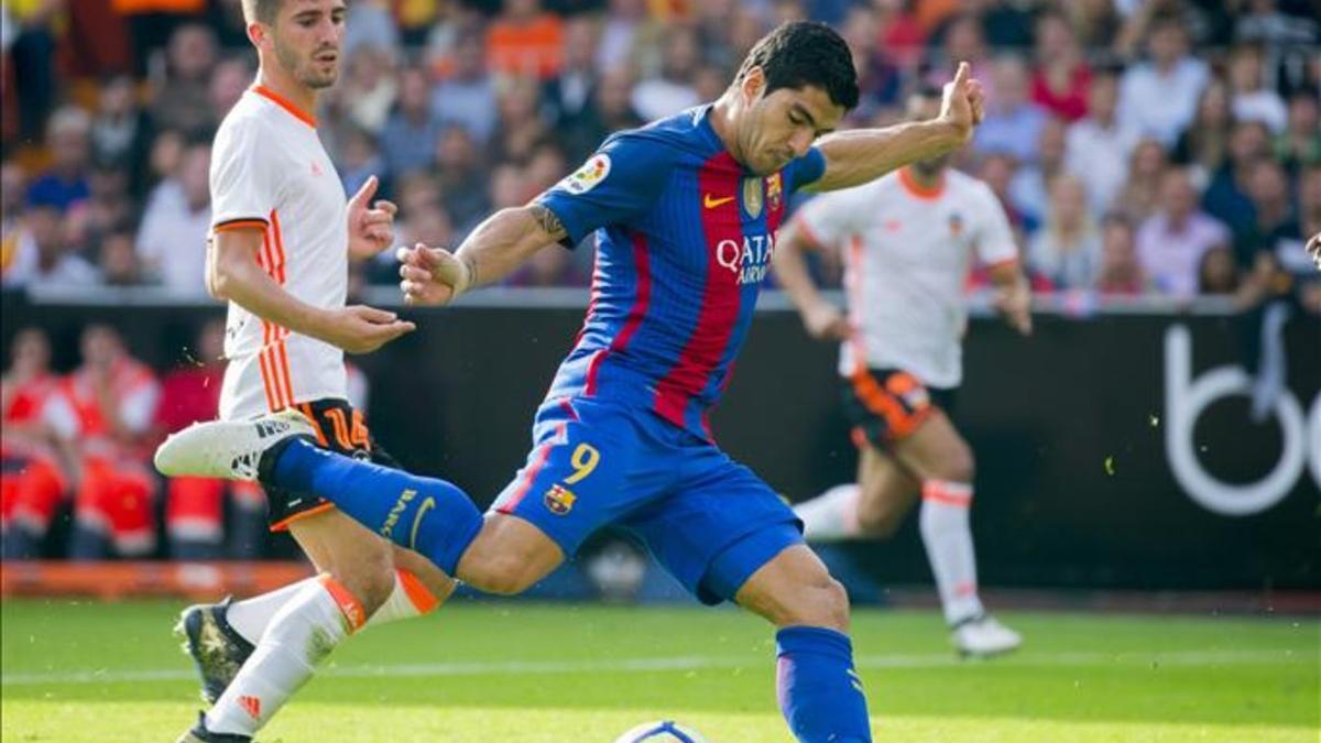 Luis Suárez fue autor del segundo gol del Barça en Valencia