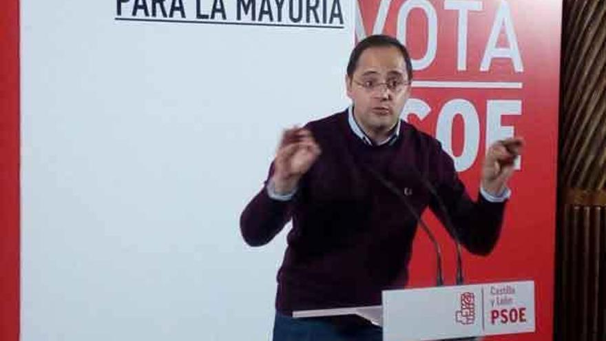 El secretario de Organización del PSOE en el acto de Benavente.