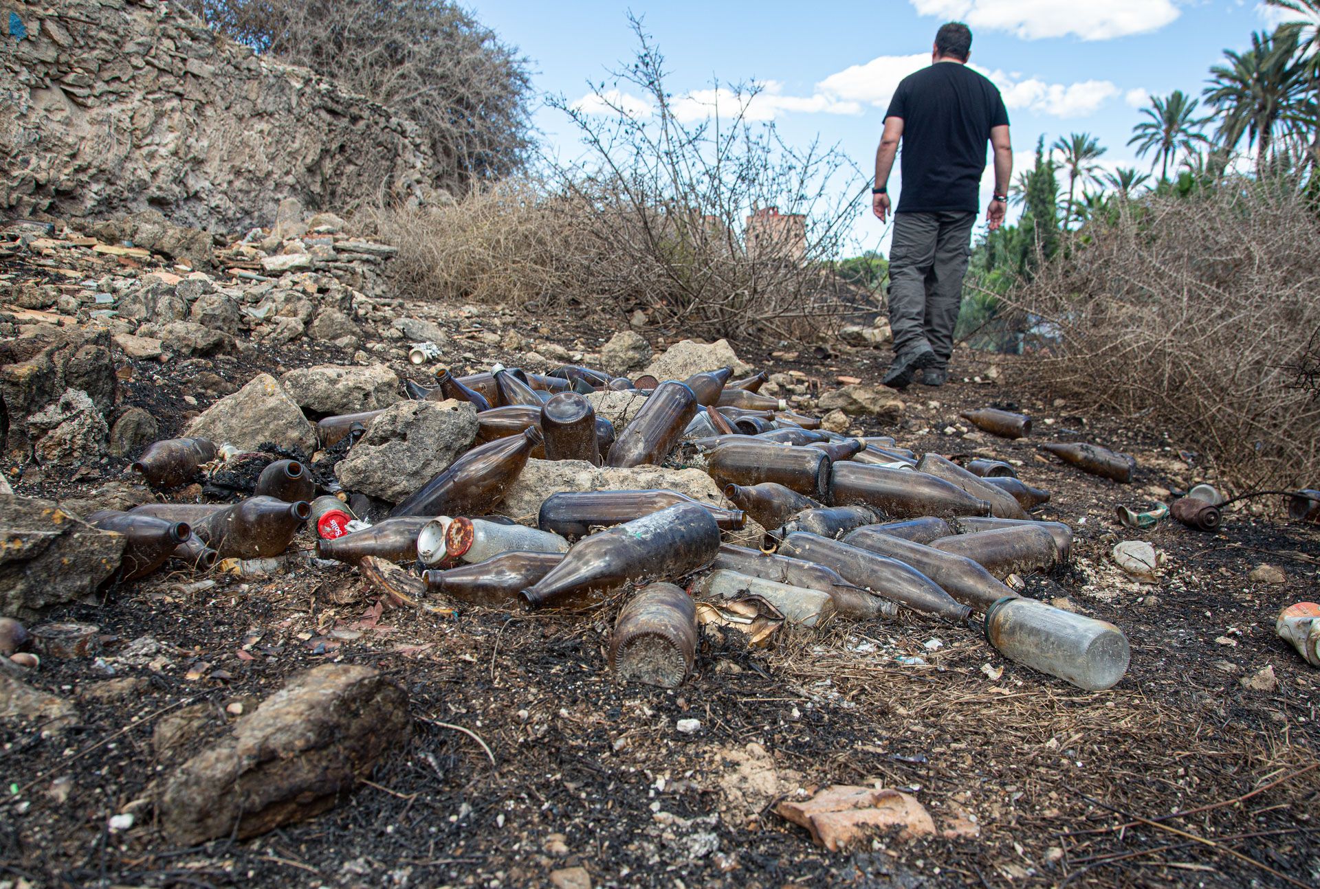 Centenares de botellas acumuladas