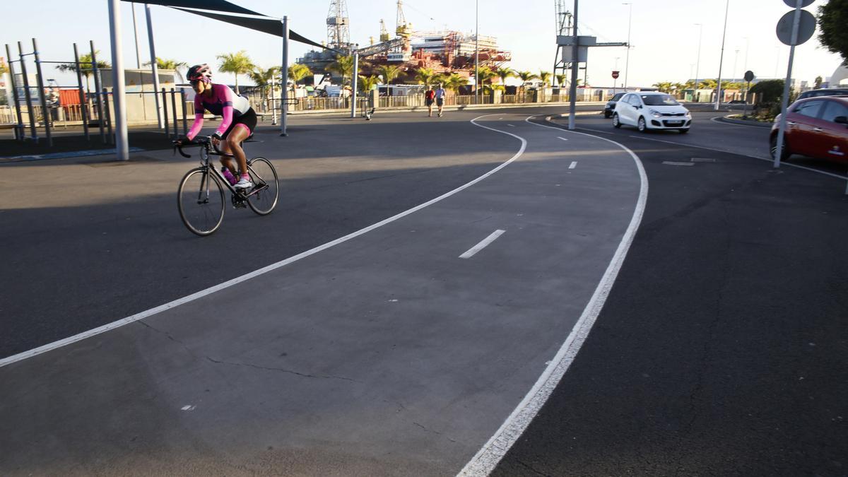 Carril bici en la avenida Marítima, en Santa Cruz de Tenerife.