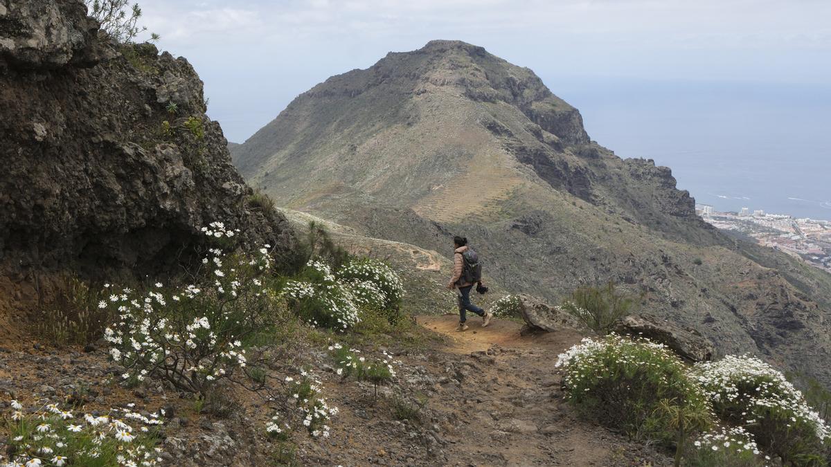 Recorren los 600 kilómetros del Sendero de Gran Recorrido de Canarias GR131 aunando senderismo, música y danza