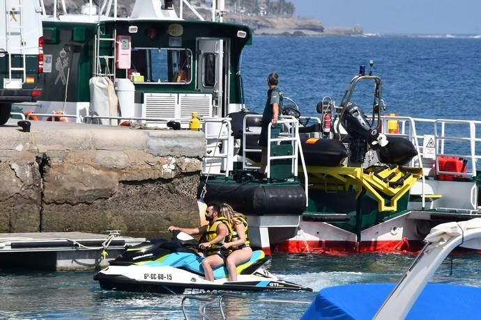 17/05/2019 ARGUINENGUIN. MOGAN. Busqueda de los inmigrates desaparecidos en el mar en Mogan. Localizado el cuerpo del bebé en Taurito y transladado al Puerto Deportivo de Pasito Blanco.   Fotógrafa: YAIZA SOCORRO.  | 17/05/2019 | Fotógrafo: Yaiza Socorro