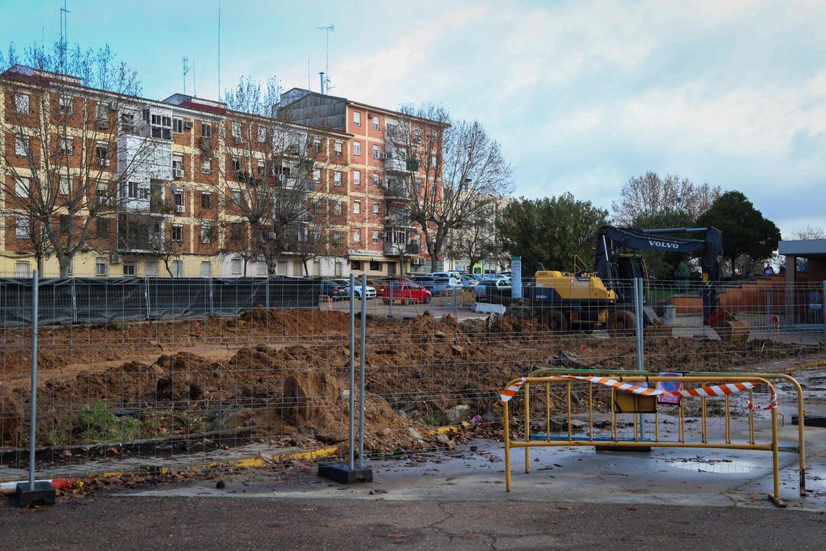 Detalles de las obras que se iniciaron este viernes para construir los nuevos paritorios del Hospital Materno Infantil de Badajoz.