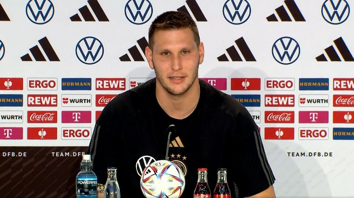 Nikas Süle en rueda de prensa con la selección alemana