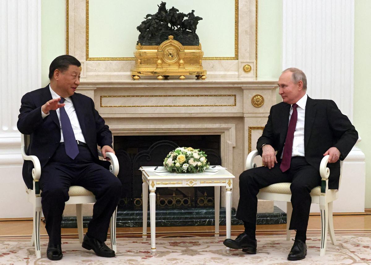 FILE PHOTO: Putin and Xi Jinping attend a meeting in Moscow