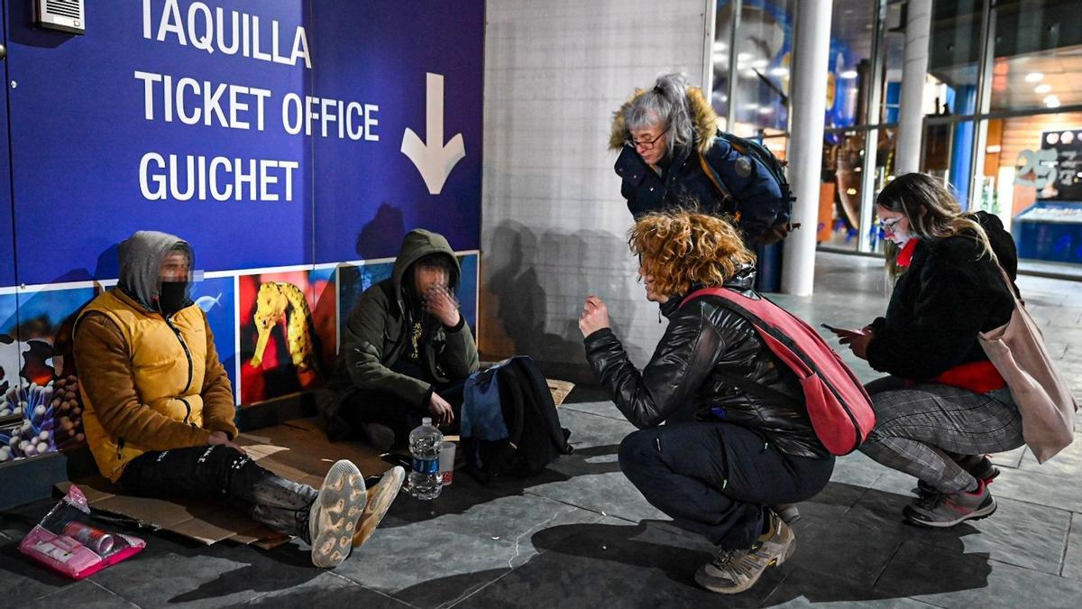 Imagen de archivo de dos personas sin techo en Barcelona