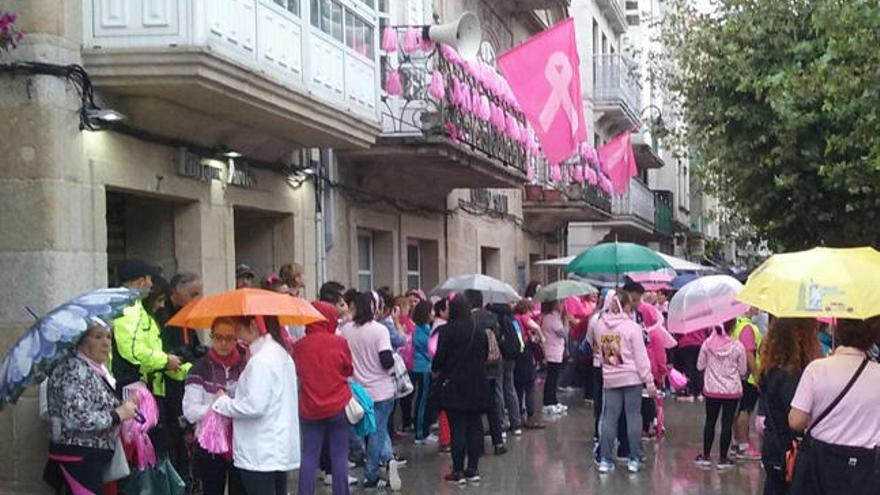 La marcha solidaria pudo con el mal tiempo // FDV