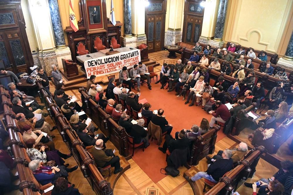 Reunión en María Pita con asociaciones que defienden el uso público del borde del litoral