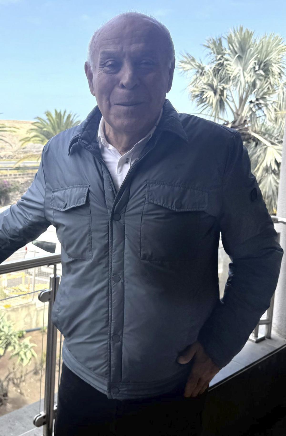 El exjugador de la UD Pepe Juan, ayer, en el Tanatorio de San Miguel.