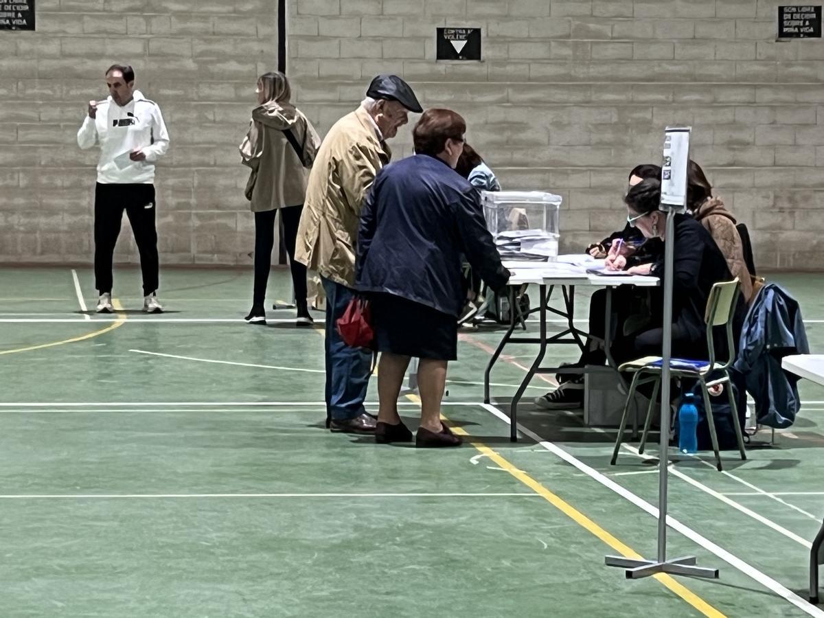 Jornada de votaciones en el colegio de San Roque