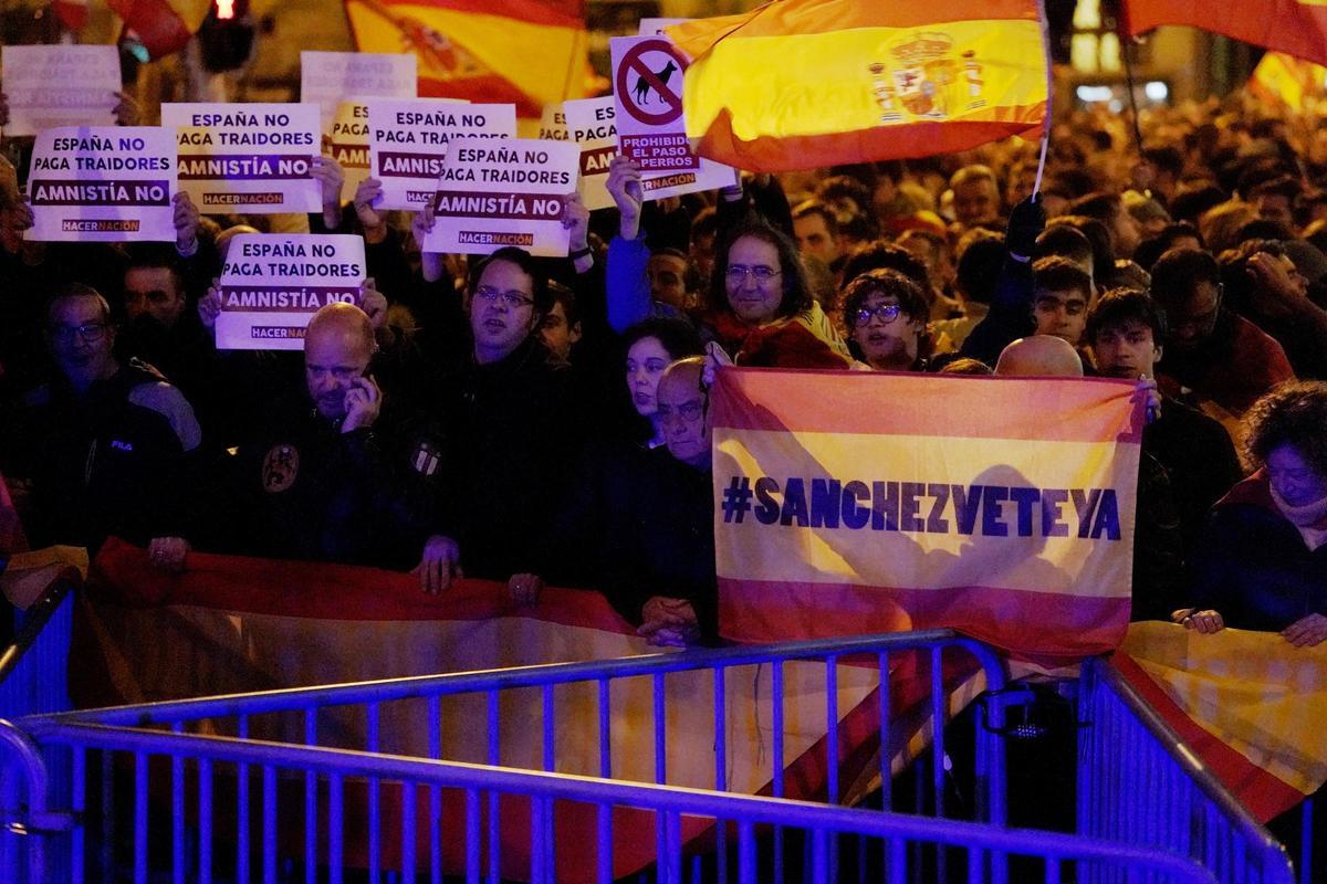 Séptima noche de movilizaciones contra la amnistía en Madrid.