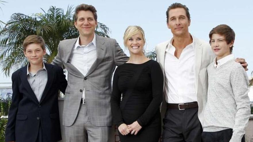 El director Jeff Nichols, con los actores del reparto de &#039;Mud&#039;, entre ellos la actriz Reese Whiterspoon. / efe