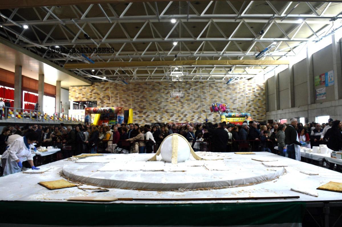 El Hornazo Gigante es preparado por la Panadería Villegas.