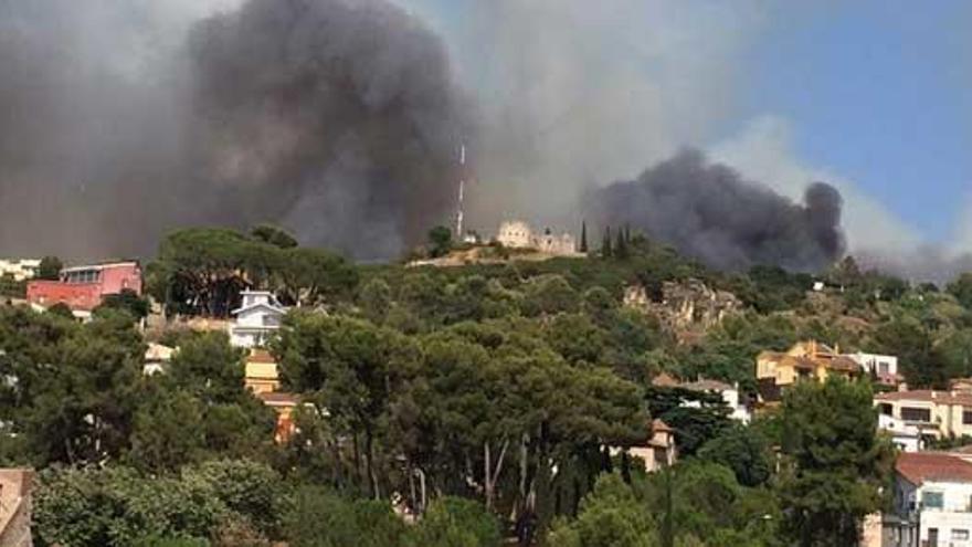 El fuego en Girona evoluciona favorablemente.