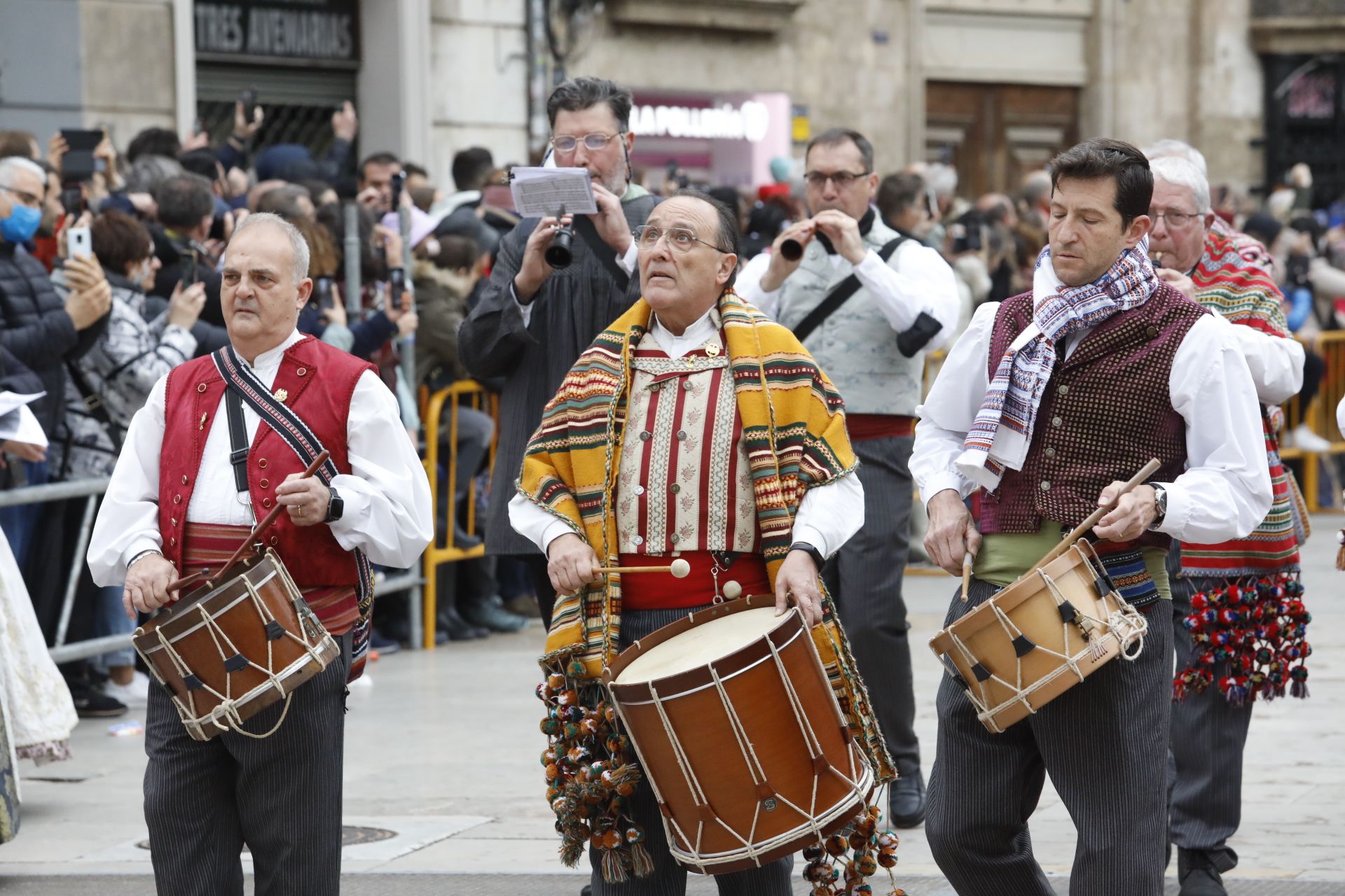 Búscate en el primer día de Ofrenda por la calle Quart (entre las 115.30 y las 17.00 horas)
