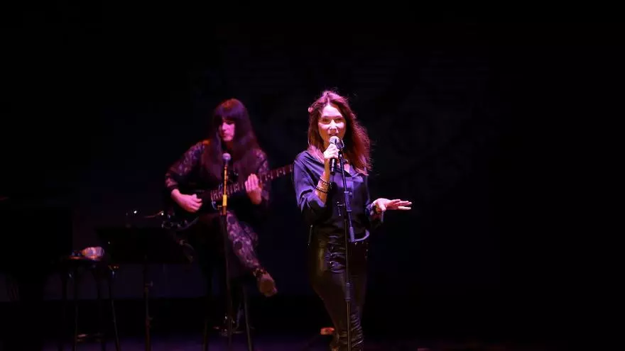 Carla Bruni brilla en la intimidad de La Mar de Músicas