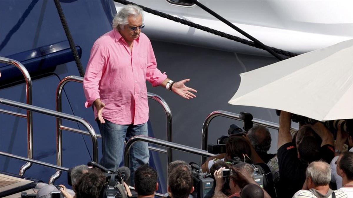 Briatore, en la pasarela del yate Force Blue