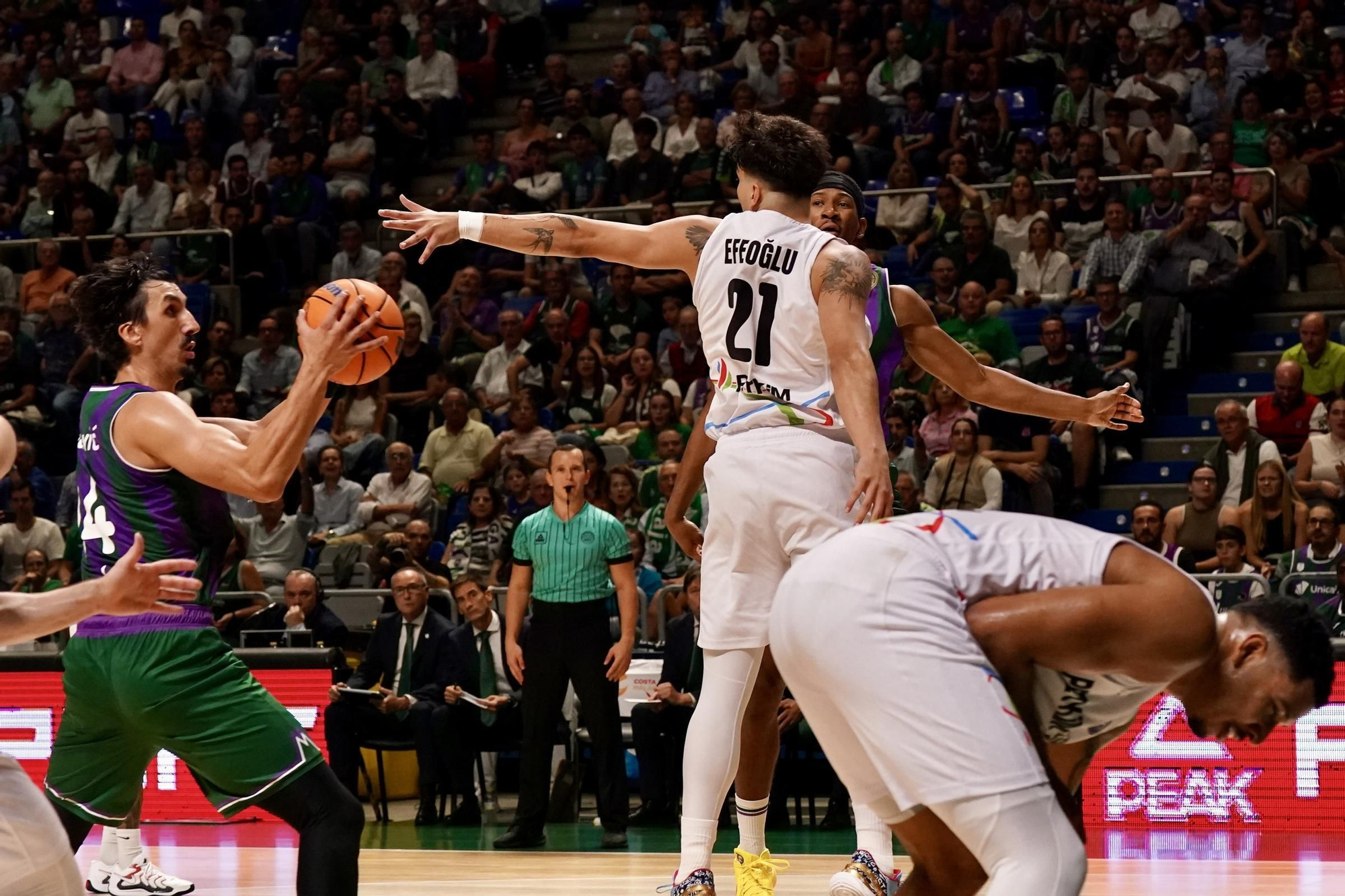 Partido disputado entre el Unicaja y el Aliaga Petkimspor de la BCL