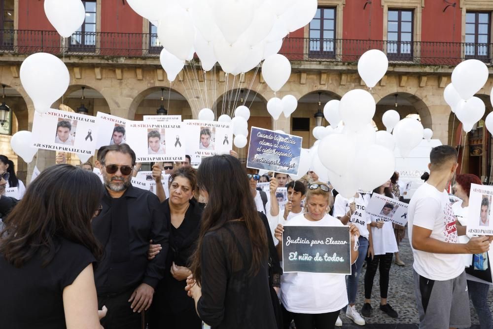 Suelta de globos para exigir justicia con Eleazar