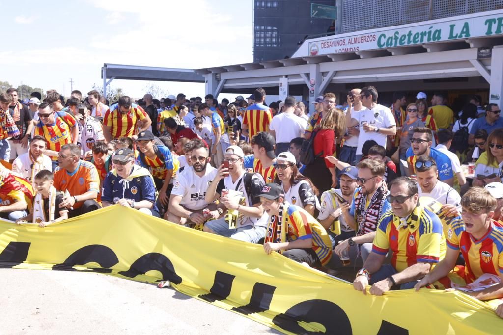 La afición del Valencia CF ante el Elche