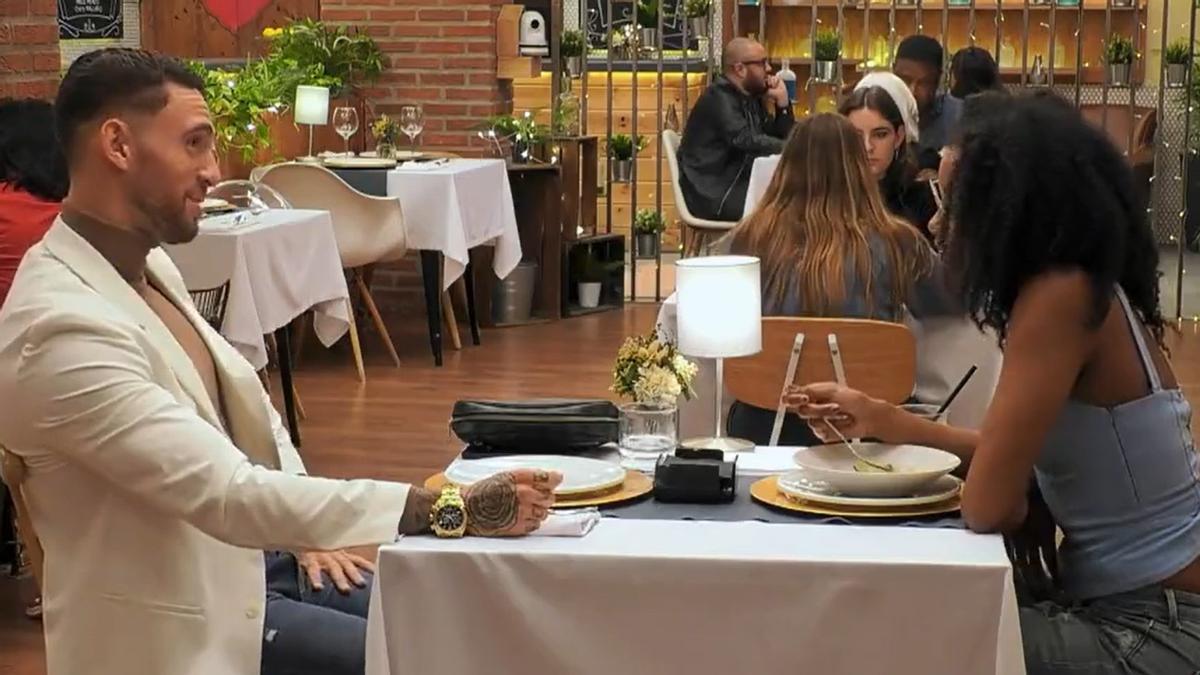 Cita entre Med y Luisa en 'First Dates', emitida el lunes 23 de enero de 2023 en Cuatro.