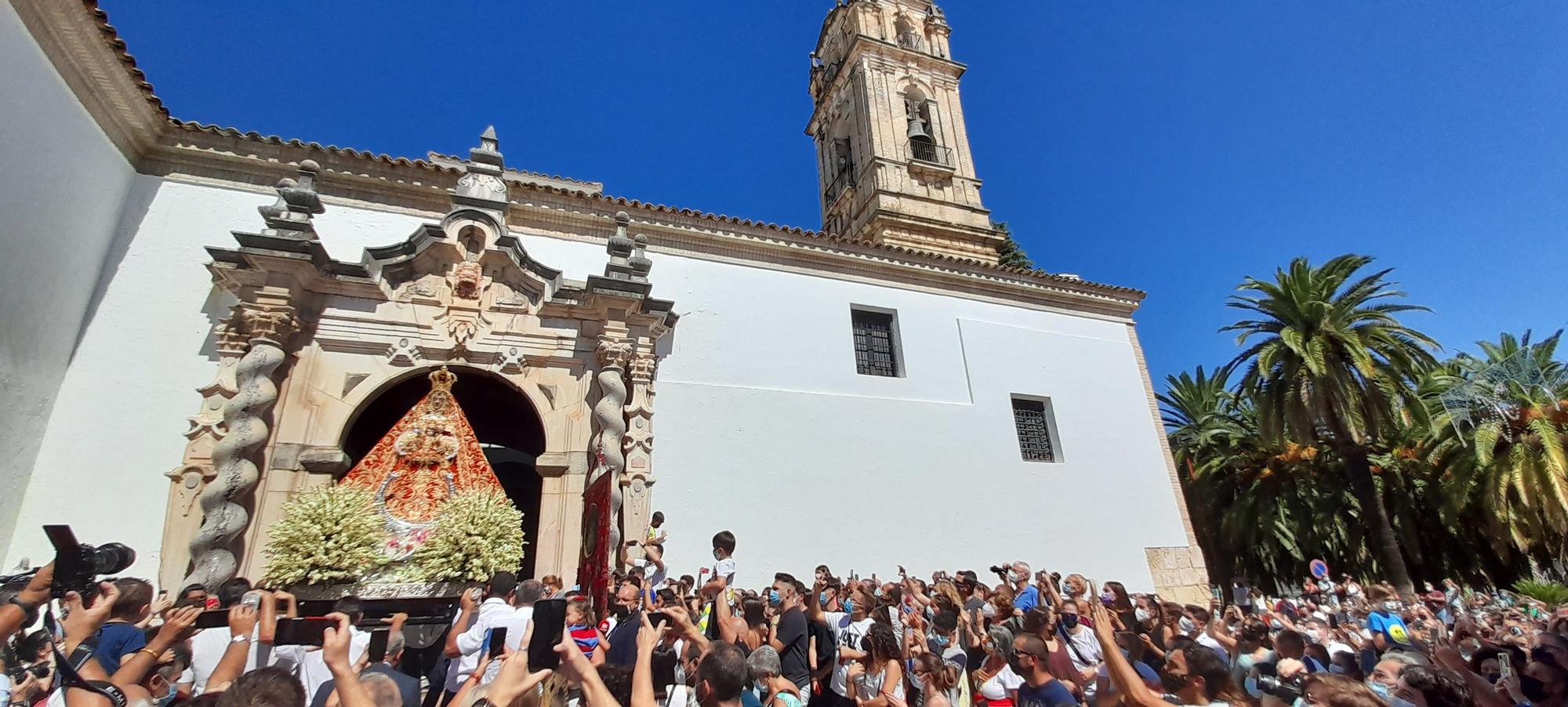 La 'Bajá' de la Virgen de la Sierra a Cabra, en imágenes