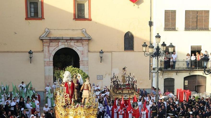 El Prendimiento congrega a muchas personas en la Plaza de la Rosa.