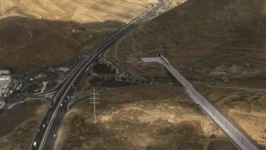 El pacto entre Aena y el Cabildo reabre la polémica política sobre el tren del sur de Tenerife