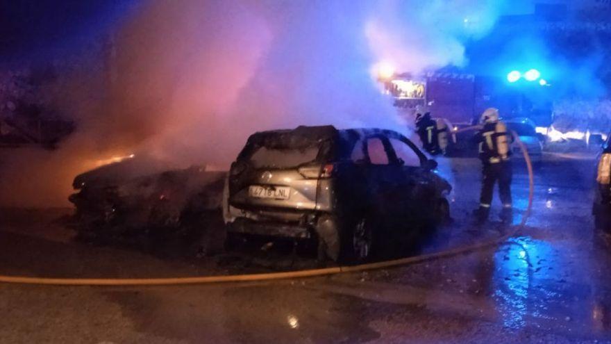 Mehrere Autos wurden ein Raub der Flammen in Port d&#039;Andratx.