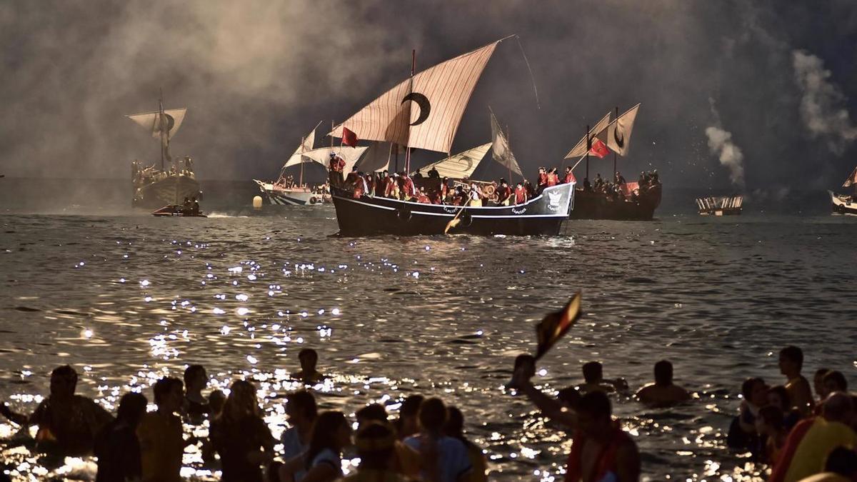 Desembarco de las fiestas de Moros y Cristianos de la Vila.