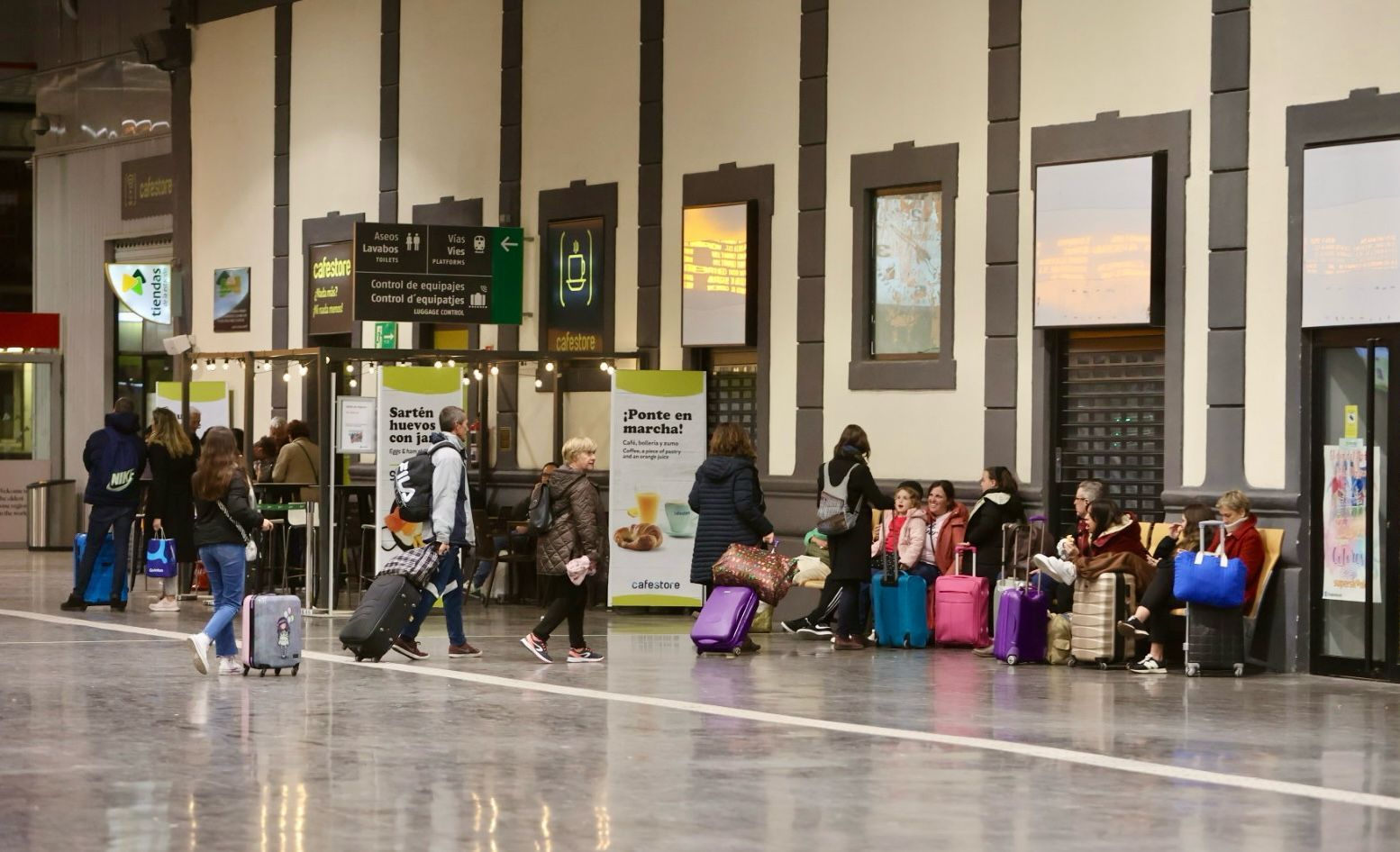 Caos en la terminal de Alicante por una avería en la estación de Chamartín-Clara Campoamor