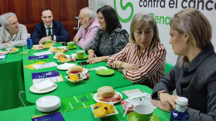 Desayuno informativo para presentar la programación de la AECC. | E. P.