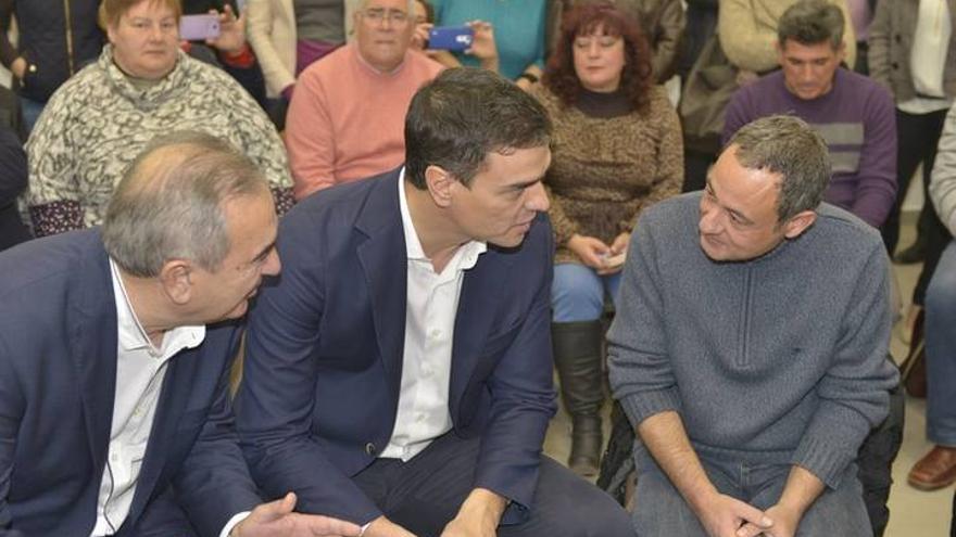 Pedro Sánchez visita a trabajadores en Cabezo de Torres