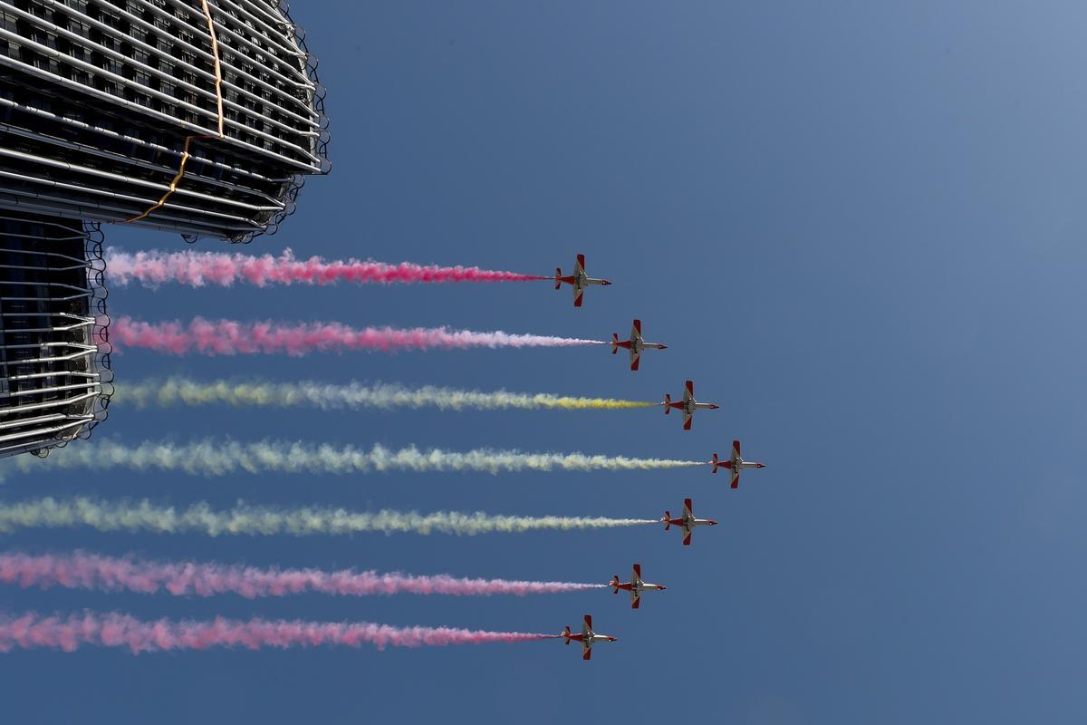 Desfile militar del Día de la Fiesta Naciona del 12 de octubre