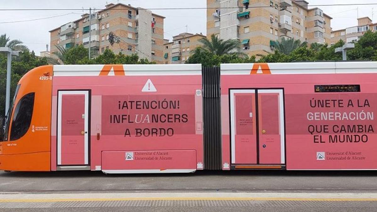 La campaña “InflUAncer”, implantada en distintos formatos y lugares de la provincia de Alicante.