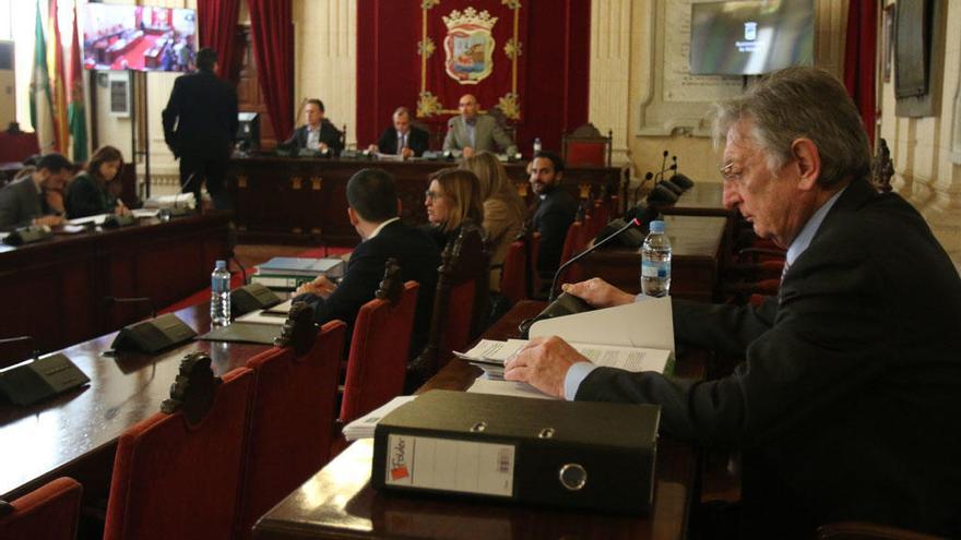 Fulgencio Alcaraz, promotor de Art Natura, durante la comisión de este jueves.