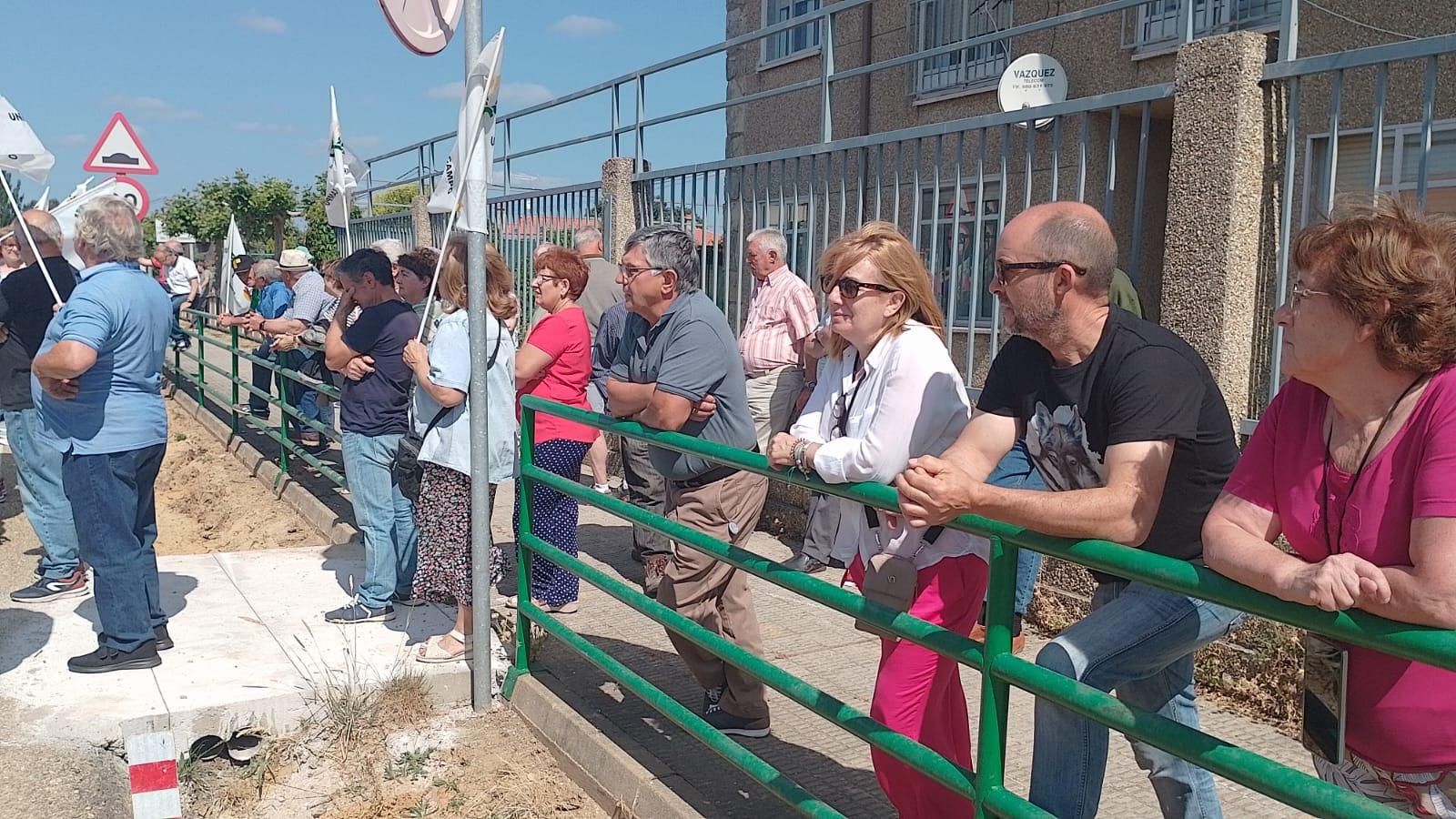 GALERÍA | Protesta en Villardeciervos para reclamar un plan especial para la Sierra de la Culebra