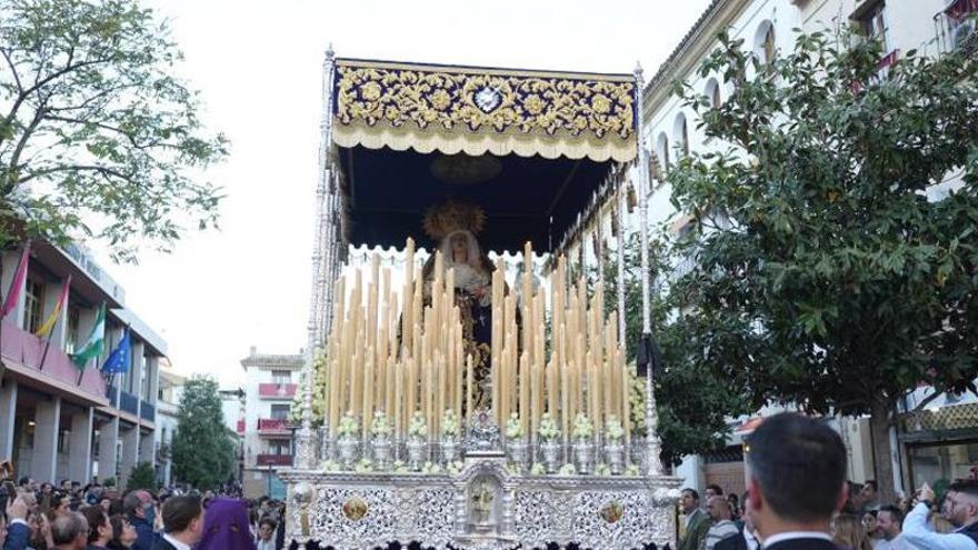 Nueva bambalina frontal de la Virgen del Mayor Dolor